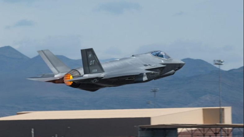 洛马公司正在与美国国防部就采用六代机技术的F-35进行商讨